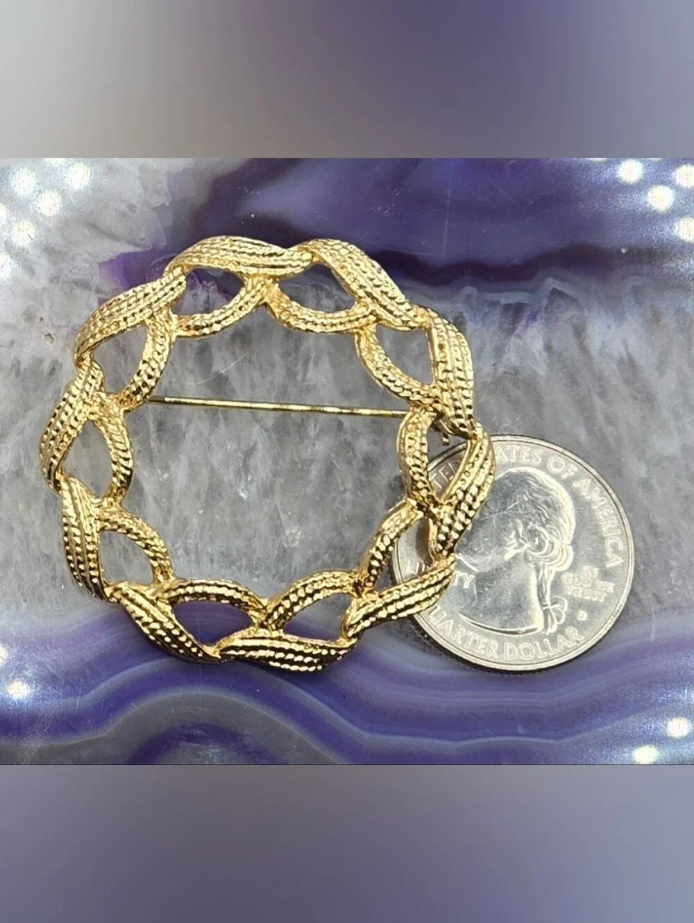 Textured Wreath Circle Brooch Gold Tone EUC Measures 1¾